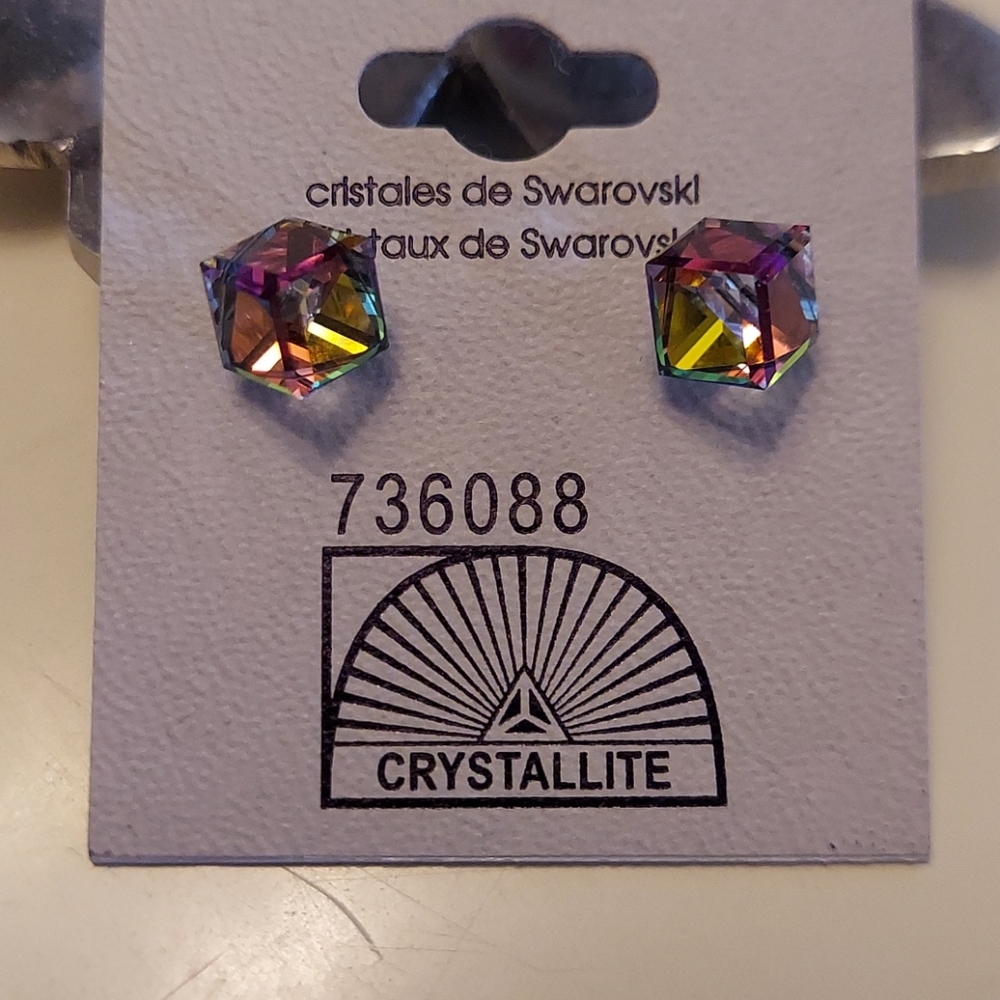 Nwt Irredecent Swarvoski Square Earrings - Picture 2 of 8